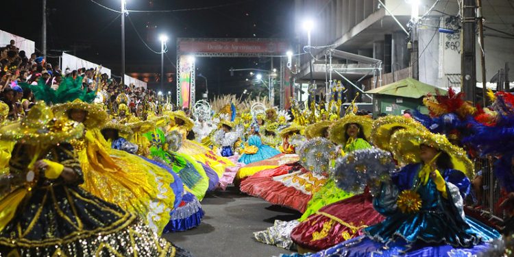 Recife: Avenida Dantas Barreto vira passarela para manifestações culturais