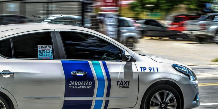 Jaboatão faz parceria com Recife e Olinda para circulação livre de táxis no carnaval