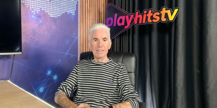 Radialista Kinho Ventura no programa Mercado Bussines