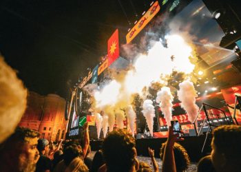 Marco Zero tem última noite de festa regida pelo que há de mais marcante no Carnaval do Recife
