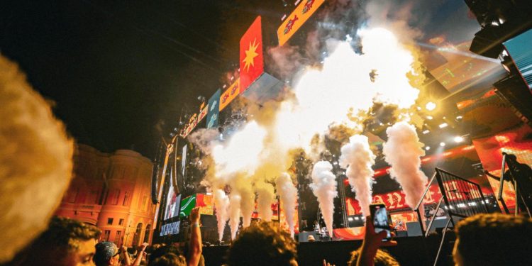Marco Zero tem última noite de festa regida pelo que há de mais marcante no Carnaval do Recife