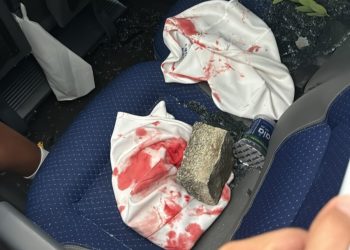 Ônibus do Fortaleza é atacado por torcedores do Sport e jogadores ficam feridos