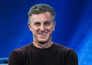 Luciano Huck critica Lula por comparação entre Israel e Hitler