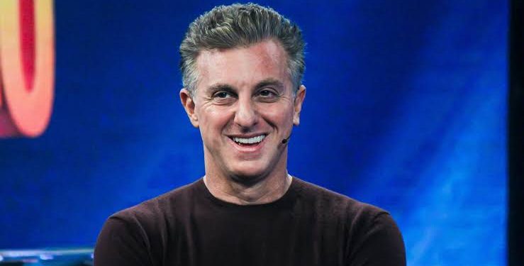 Luciano Huck critica Lula por comparação entre Israel e Hitler