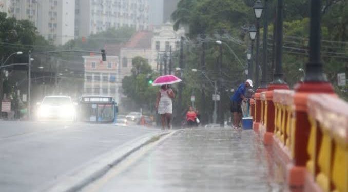 Fortes chuvas deixam áreas do Grande Recife sem energia