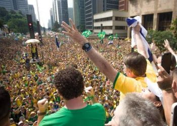 Ato de Bolsonaro na Av. Paulista reúne multidão de apoiadores
