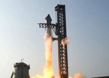 SpaceX lança foguete mais poderoso do mundo pela terceira vez