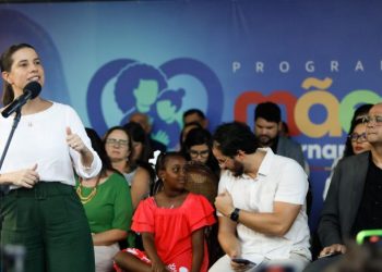 Governo estadual lança programa Mães de Pernambuco, que dará auxílio mensal de R$ 300 a 100 mil mulheres