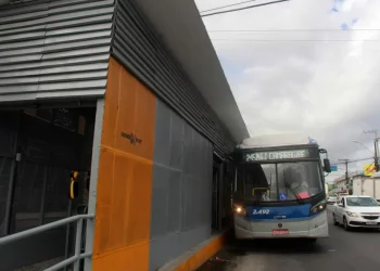 Adolescente morre após ser atropelado por BRT no TI Camaragibe