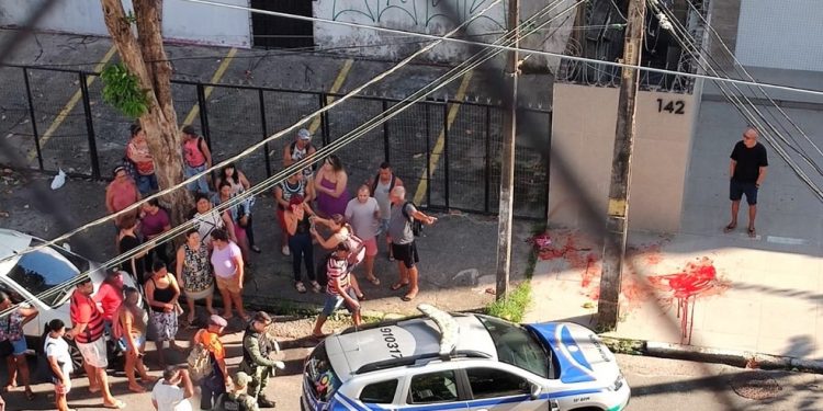 Briga de casal na Av. Boa viagem tem tentativa de agresão com faca e tiro disparado por PM