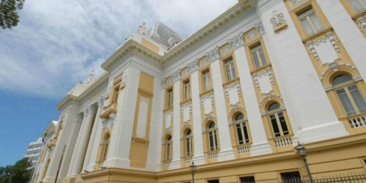 Casal abordado de forma truculenta vai receber indenização por danos morais