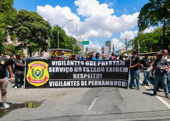 Vigilantes realizam protesto no Centro do Recife