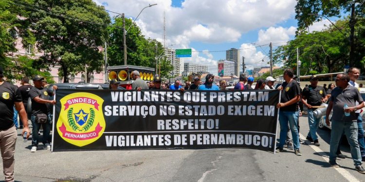 Vigilantes realizam protesto no Centro do Recife