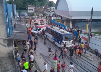 Motoristas do micro-ônibus em Marcos Freire paralisam atividades