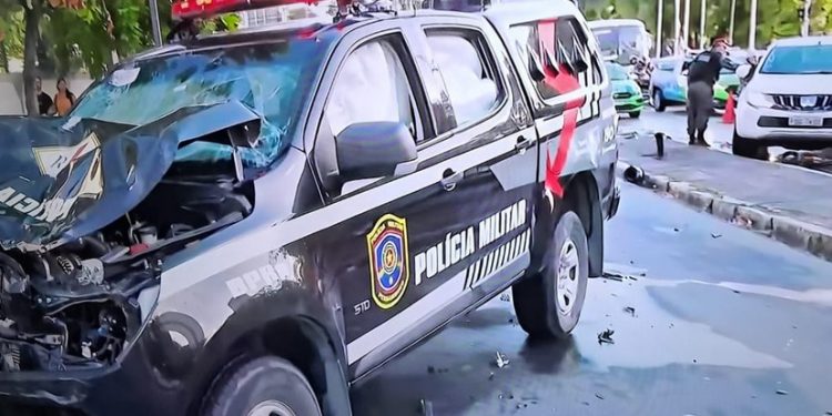 Motociclista morre após ser atropelado por viatura da PM durante perseguição