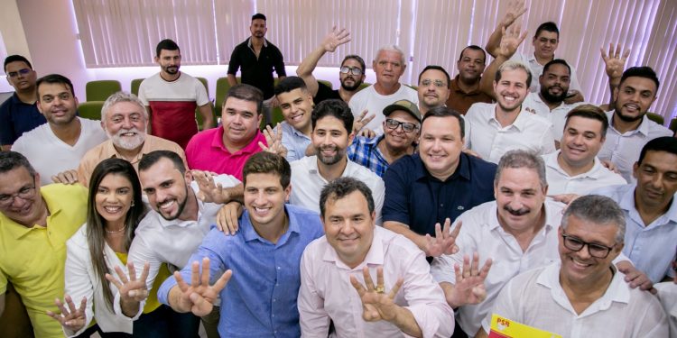 Matuto participa de filiação ao PSB em evento com João Campos e Eriberto Medeiros