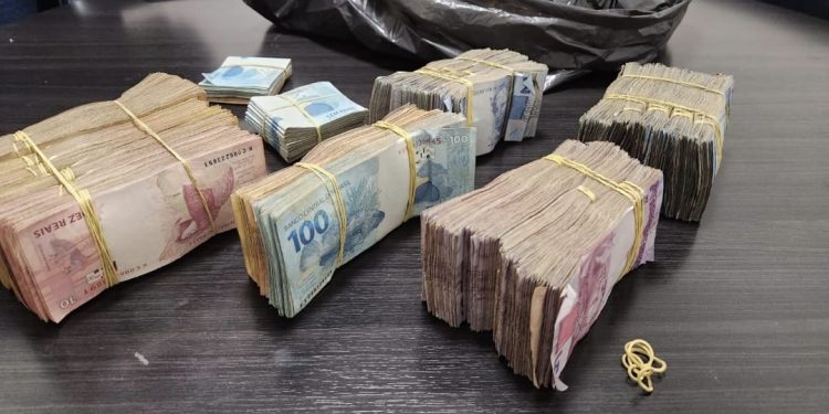 Homem é preso ao tentar corromper secretário de Raquel Lyra com quase R$ 50 mil