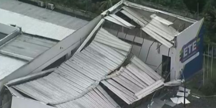 Estrutura da Escola Técnica Estadual de São Lourenço da Mata desaba devido às chuvas