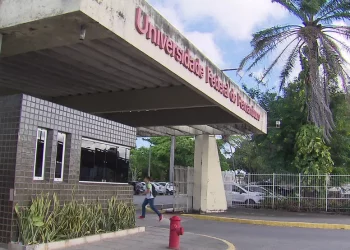 Professores da UFPE definem na quarta (17) se vão fazer parte da greve nacional