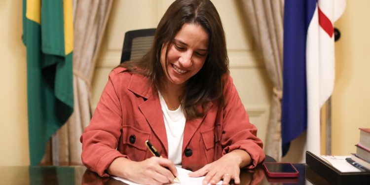 Pagamento da primeira parcela do programa Mães de Pernambuco começa em maio