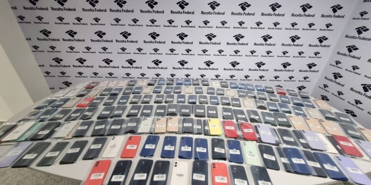 Homem é preso no Aeroporto Internacional do Recife com 170 iPhones sem nota fiscal