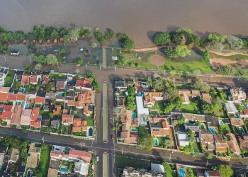 Guaíba volta a 5 metros e nova cheia deve aumentar área de alagamento