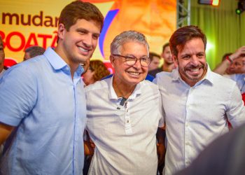 João Campos oficializa apoio e anuncia pré-candidato a vice de Elias Gomes no Jaboatão