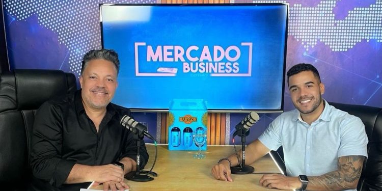 Dênis Medeiros, narrador de Futebol da Rede Globo Nordeste, conversa com André Welker no programa Mercado Bussines
