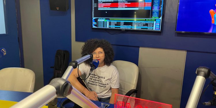 Roberta Campos participa de programa na rádio Hits nesta quinta