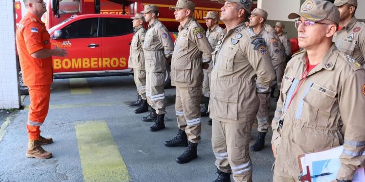 Corpo de Bombeiros Militar de Pernambuco e agentes da Defesa Civil viajam hoje para o Rio Grande do Sul