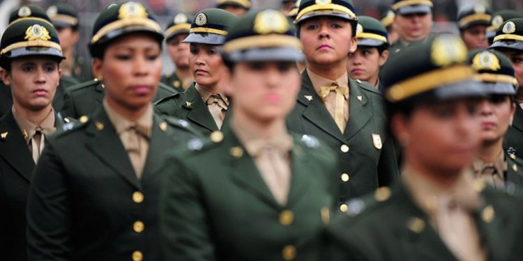 Governo irá liberar alistamento de mulheres nas Forças Armadas