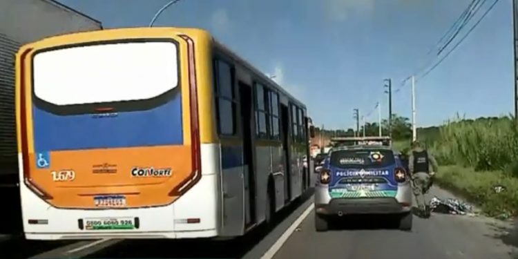 Jovem é encontrado morto no acostamento da BR-101