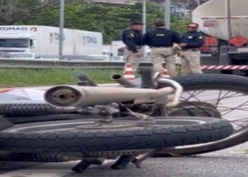 Acidente entre moto e caminhão na BR-101 deixa uma pessoa morta