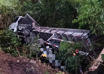 Acidente envolvendo caminhões deixa 3 feridos em Moreno