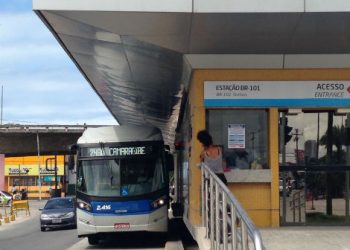 Segurança de estação de BRT é baleado após impedir passageiro de entrar sem pagar