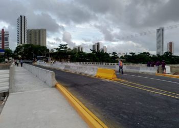 Obra interdita trecho da ponte da avenida Fagundes Varela em Olinda