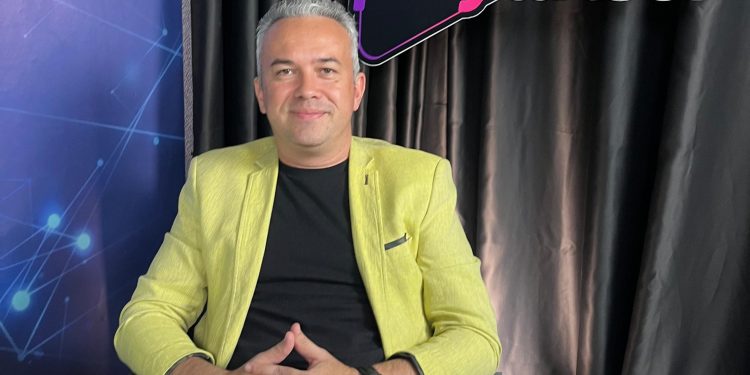 Consultor e escritor, Dr. Álvaro Neves participa do Podcast Mercado Business, da Play Hits TV