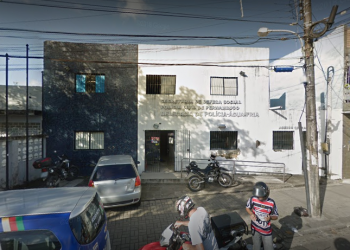 Dois homens são presos em flagrante por extorquir idoso no Recife