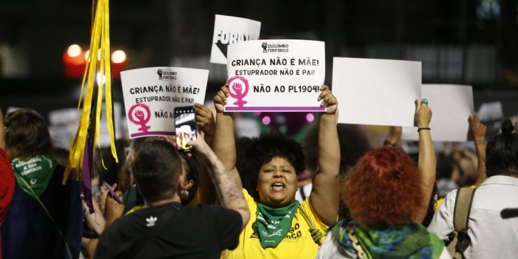 Com PL do aborto, instituições temem mais casos de gravidez em meninas