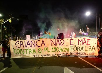 Recife: Mulheres e movimentos sociais protestam contra projeto de lei que equipara aborto a homicídio