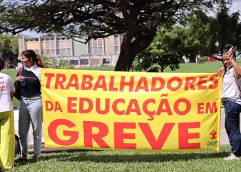 Professores da UFPE em greve são convocados para debater reabertura das negociações