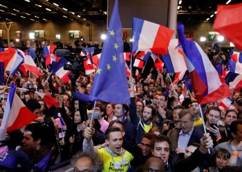 Milhares vão as ruas da França para protestar após resultado das eleições