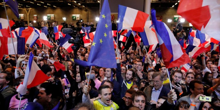 Milhares vão as ruas da França para protestar após resultado das eleições