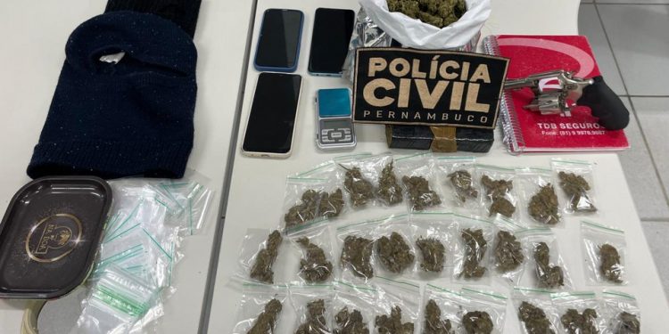Polícia desmonta esquema de delivery de drogas em Jaboatão dos Guararapes