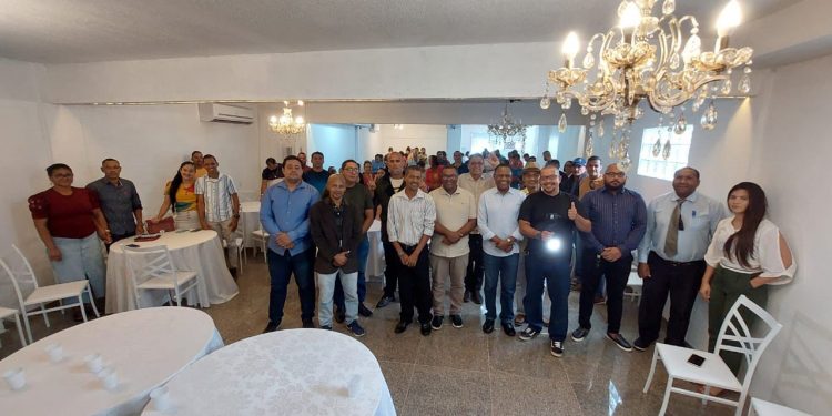 No Cabo , Luciano da Oficina, com apoio do deputado Ossesio , reúne pastores e lideranças políticas