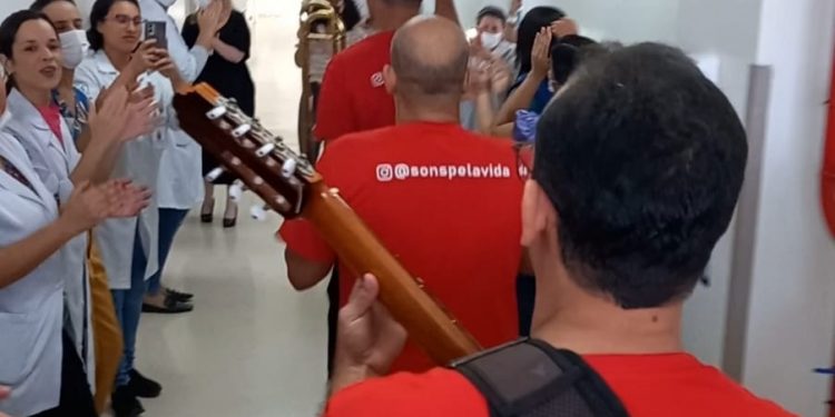 Projeto de musicoterapia chega ao Hospital Miguel Arraes