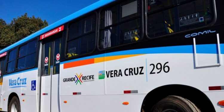 Motoristas de ônibus da Vera Cruz fazem paralisação nesta segunda-feira (29)