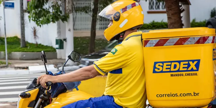 Correios anunciam PDV e concurso para contratar 3,2 mil carteiros
