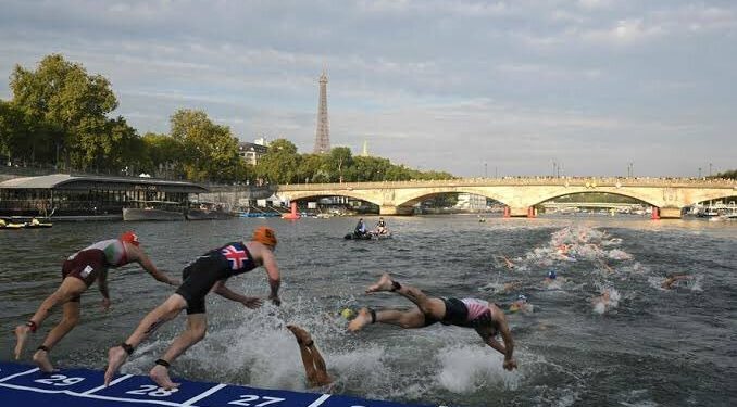 Triatlo masculino é adiado no Rio Sena devido à poluição