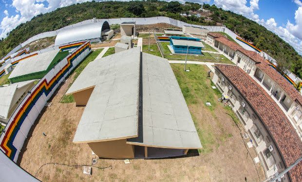 Três adolescentes sofrem queimaduras após provocarem curto-circuito em ventilador da Funase